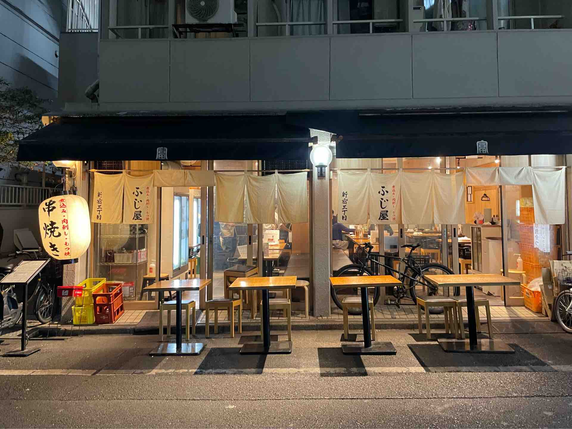 新宿三丁目ふじ屋が連日満席の真相！名物レバ刺しと予約の裏ワザ