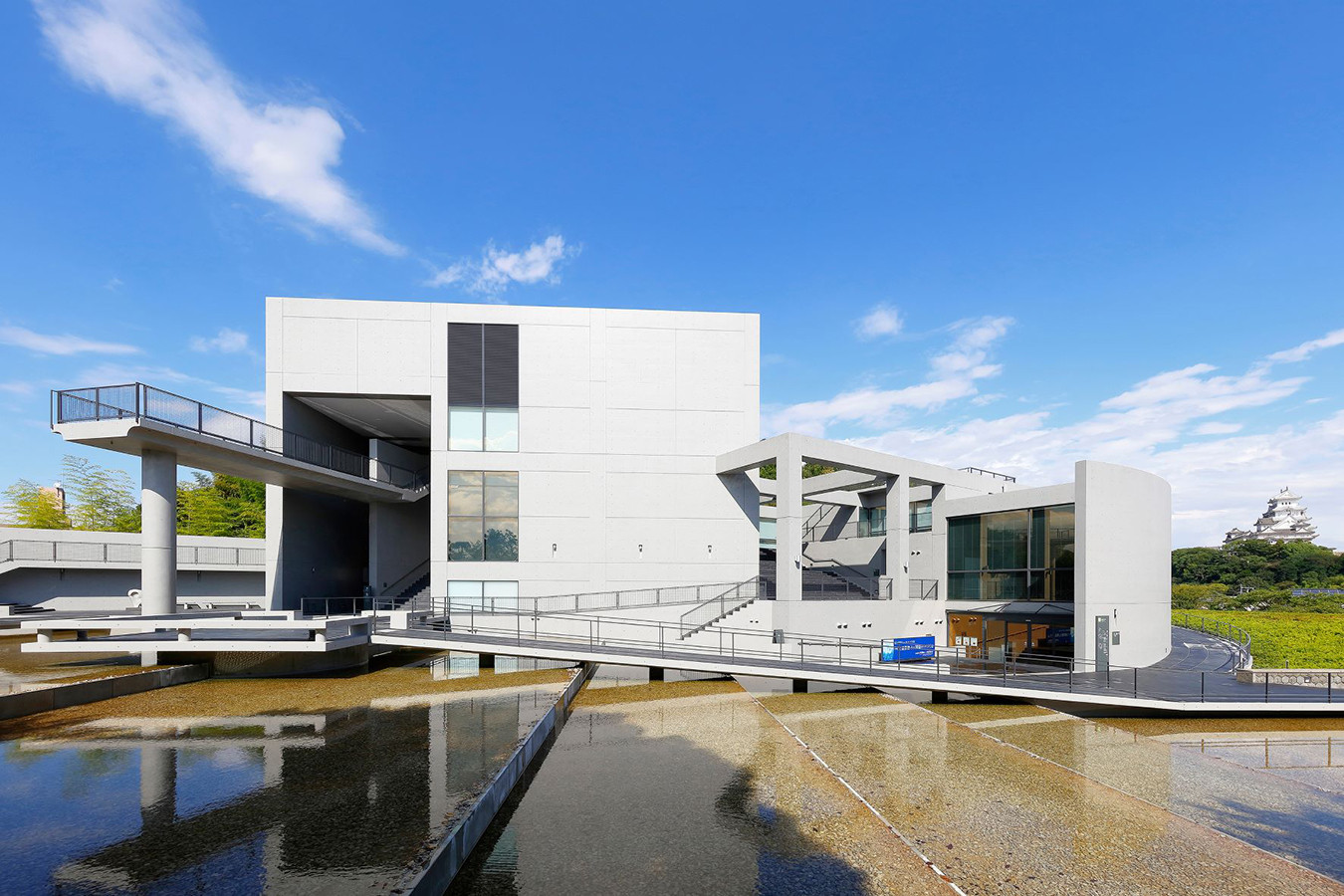 安藤忠雄建築が誘う知の迷宮！姫路文学館の魅力と見どころ完全解説