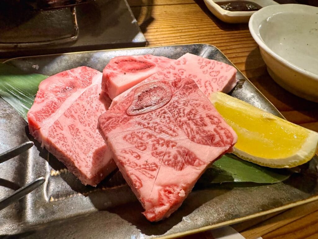 大阪焼肉の至宝「万両」が予約殺到する理由と店舗別の攻略法