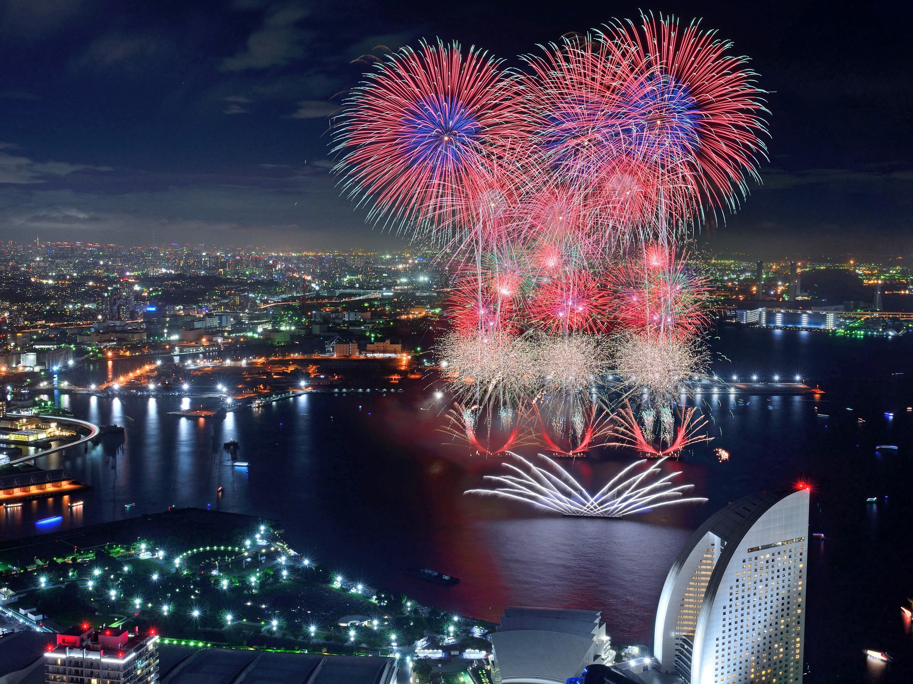 【2026】神奈川県の人気祭り完全網羅！最新日程・屋台と混雑回避術