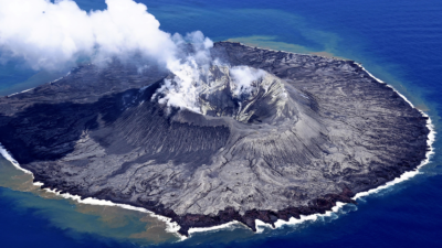 絶海の孤島で起きた悪夢：西之島を侵食する「漆黒の侵入者」と崩れ去った学術的価値