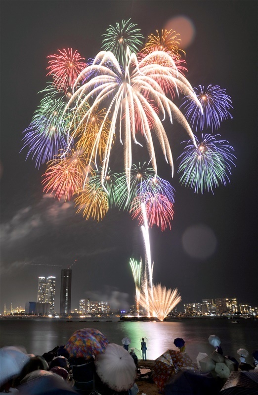 2026年夏、福岡の花火大会が魅せる「次世代の夜空」——有料席格差のリアルと知られざる穴場、地元熱狂の裏側を追う