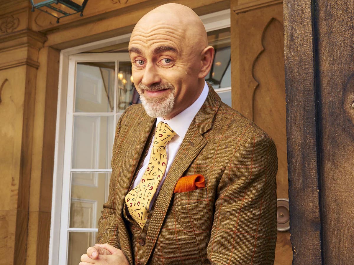 Who Narrates Come Dine with Me