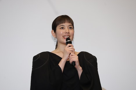 令和の新たな国民的バイブルへ――Snsで爆発的共感を生む「泣いたり笑ったり」の歌詞が、今私たちの心を揺さぶる理由
