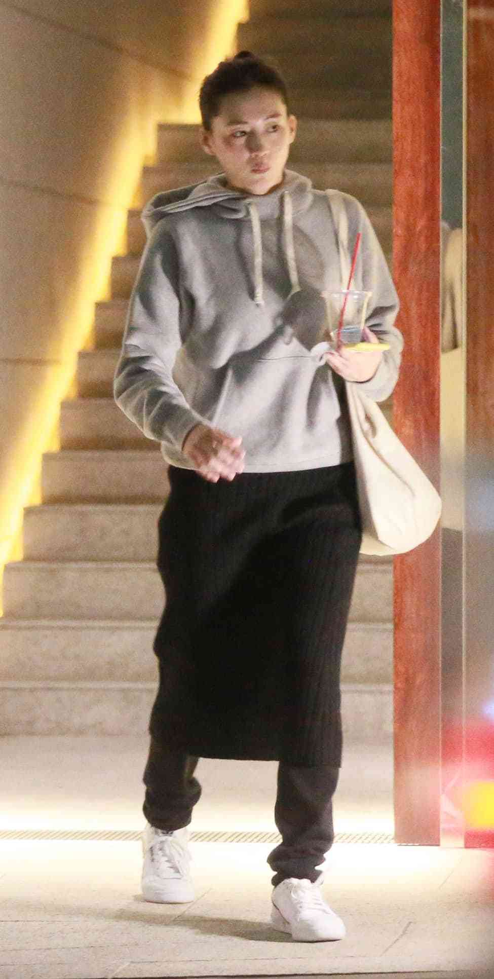 綾瀬はるかの私服コーデ徹底解剖！飾らない上質カジュアルの極意