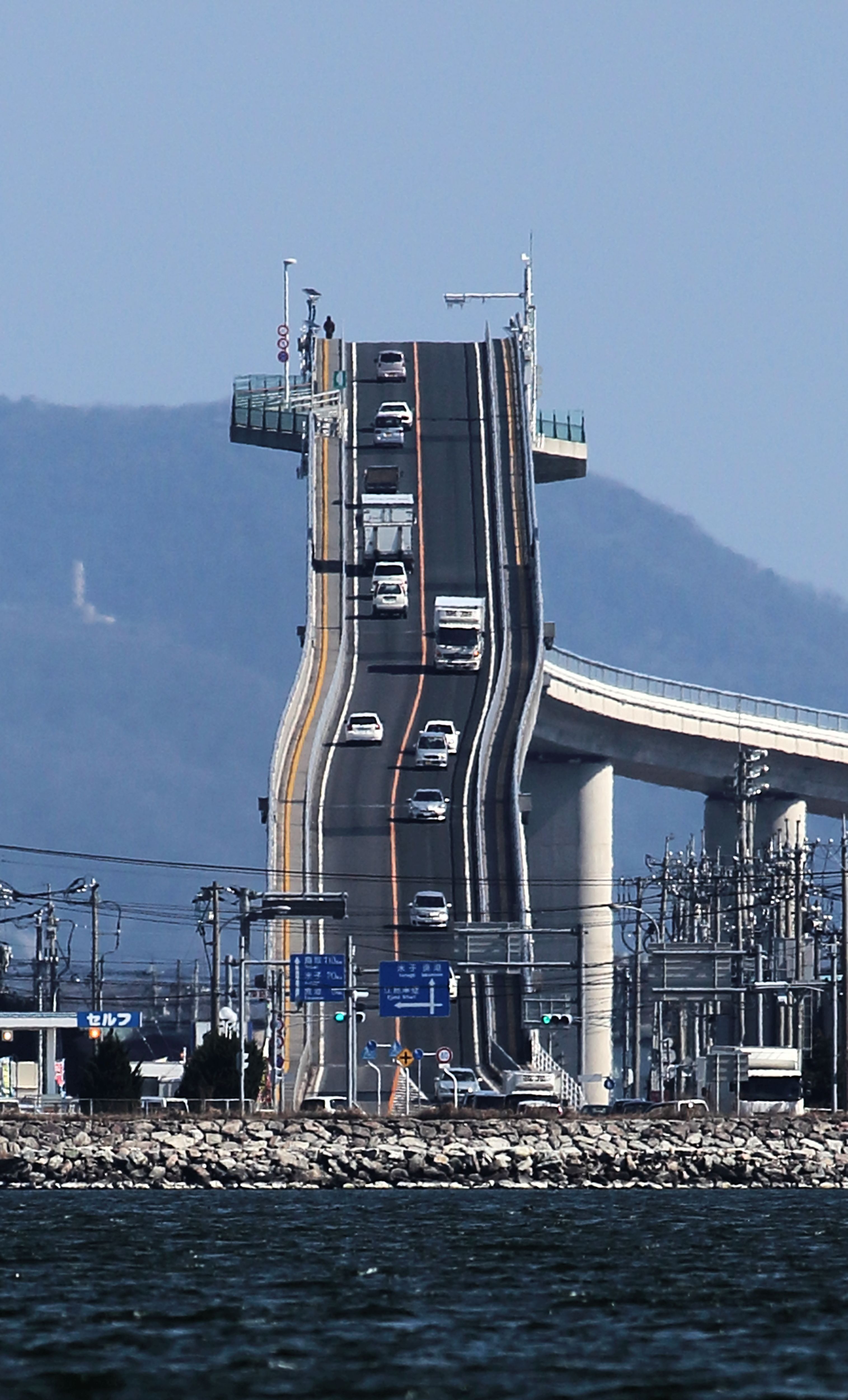 島根のベタ踏み坂は本当に絶壁？江島大橋の傾斜の真相と撮影法を検証