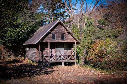 2026年、山小屋の常識が覆る。ラグジュアリーとオフグリッドが融合する「進化系山岳リゾート」のリアル