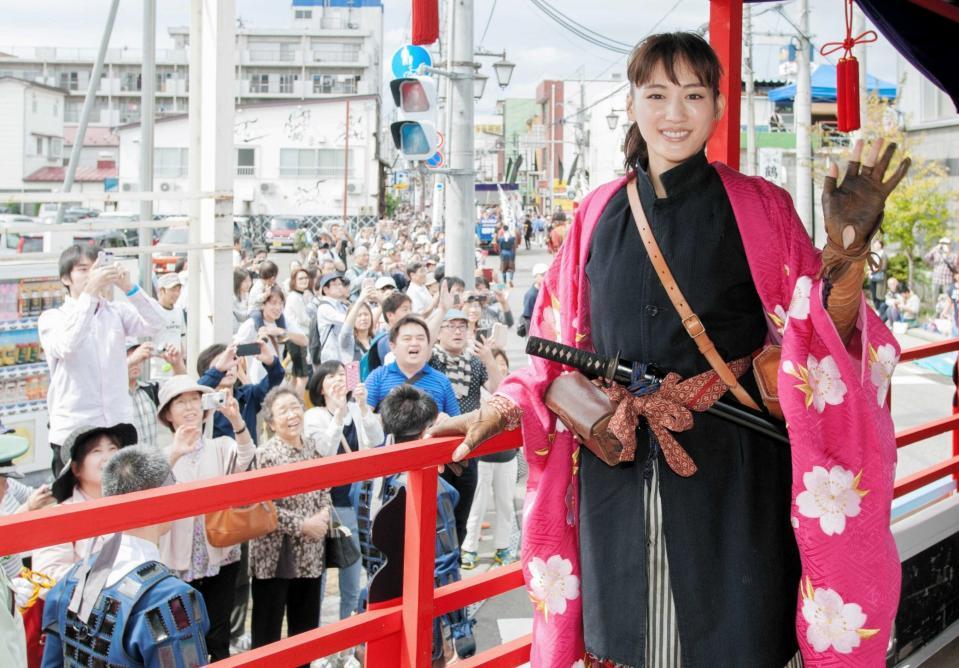 会津まつり藩公行列に綾瀬はるか降臨！八重が繋ぐ熱狂の現地速報