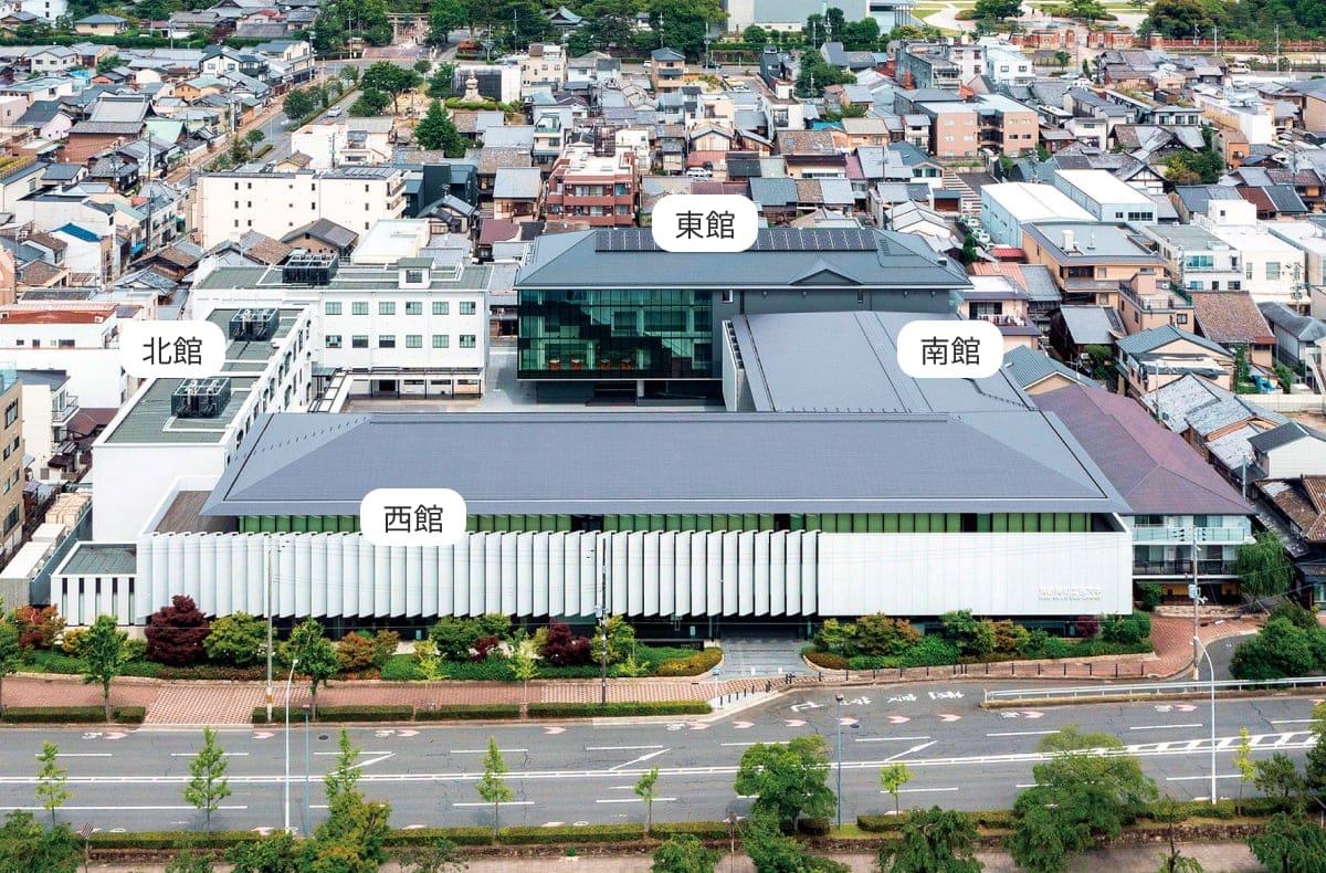 伝統と現代建築の融合で話題沸騰、入試と就職実績の真実を追う