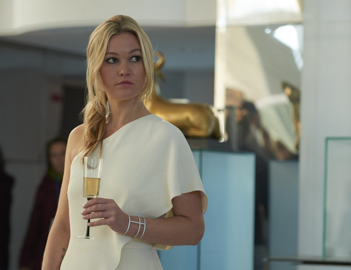 Julia Stiles Age Defying Looks 45 Year Old Actress Glows in Riviera and Wish You Were Here