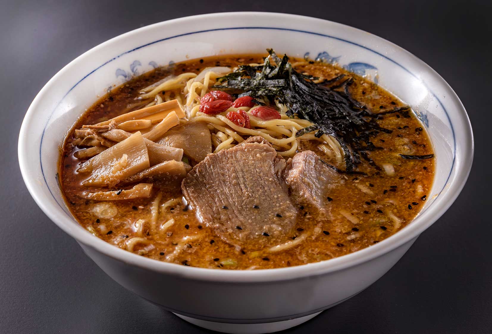 酷暑の街が今ラーメン熱狂地帯へ 2026年・多治見の絶品スープと伝統美濃焼が織りなす激戦区最前線