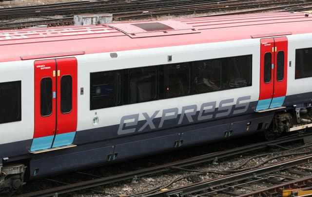 Train to Gatwick Airport from London
