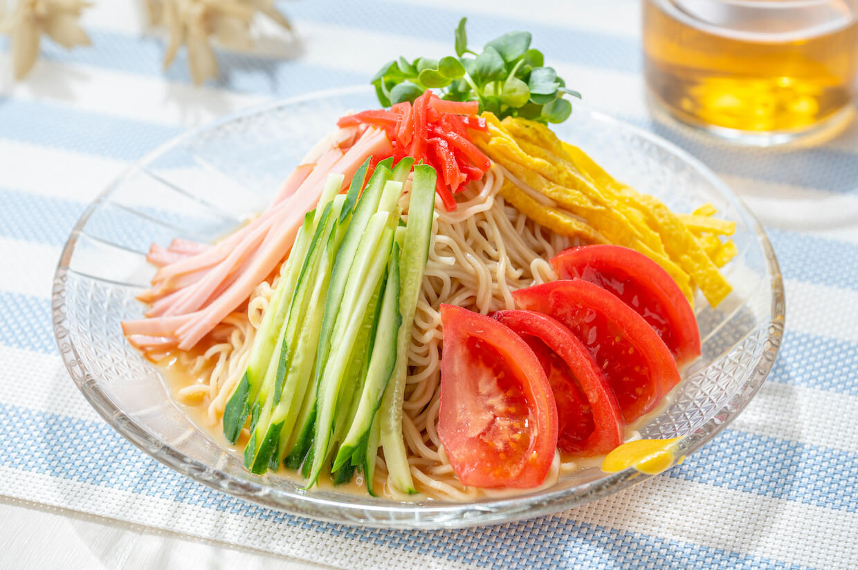 冷やし中華の副菜は何が正解？物足りなさを劇的に解消する最新献立