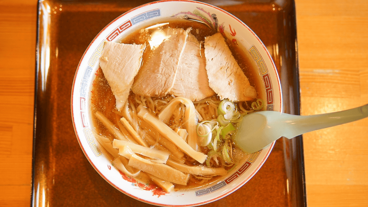 米沢ラーメンの異端児「やまとや」熱狂の真相！牛脂とニンニクの魔力