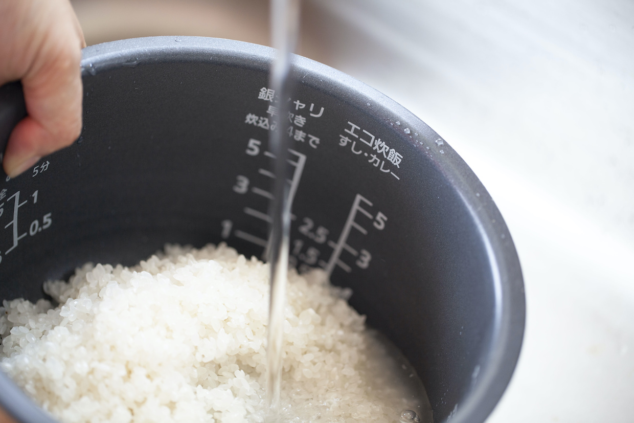 無洗米の水加減で失敗する驚きの理由！固いご飯をふっくら炊く黄金比