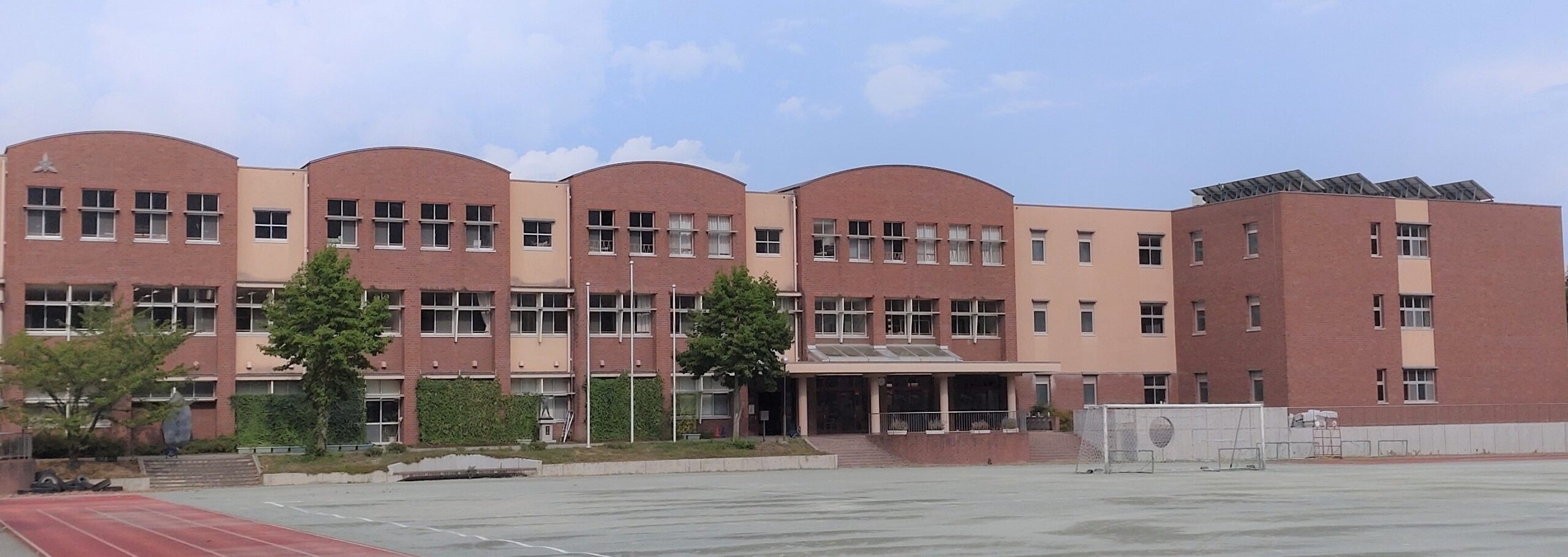 韮崎市立韮崎西中学校の評判と進路実績｜部活・制服・白山祭の全貌