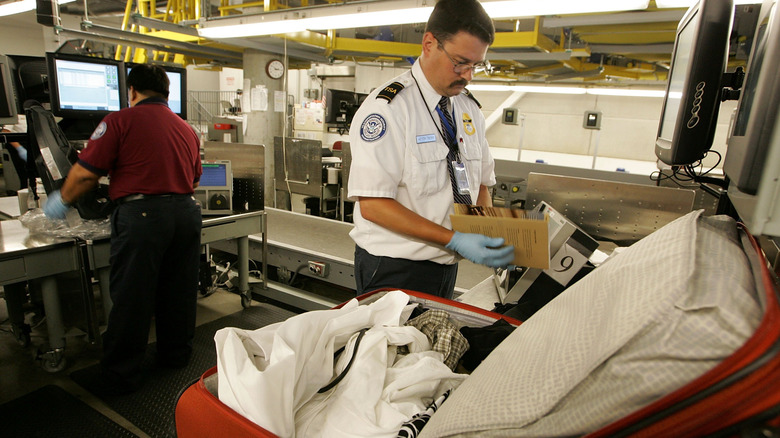 How Does Tsa Check Checked Bags