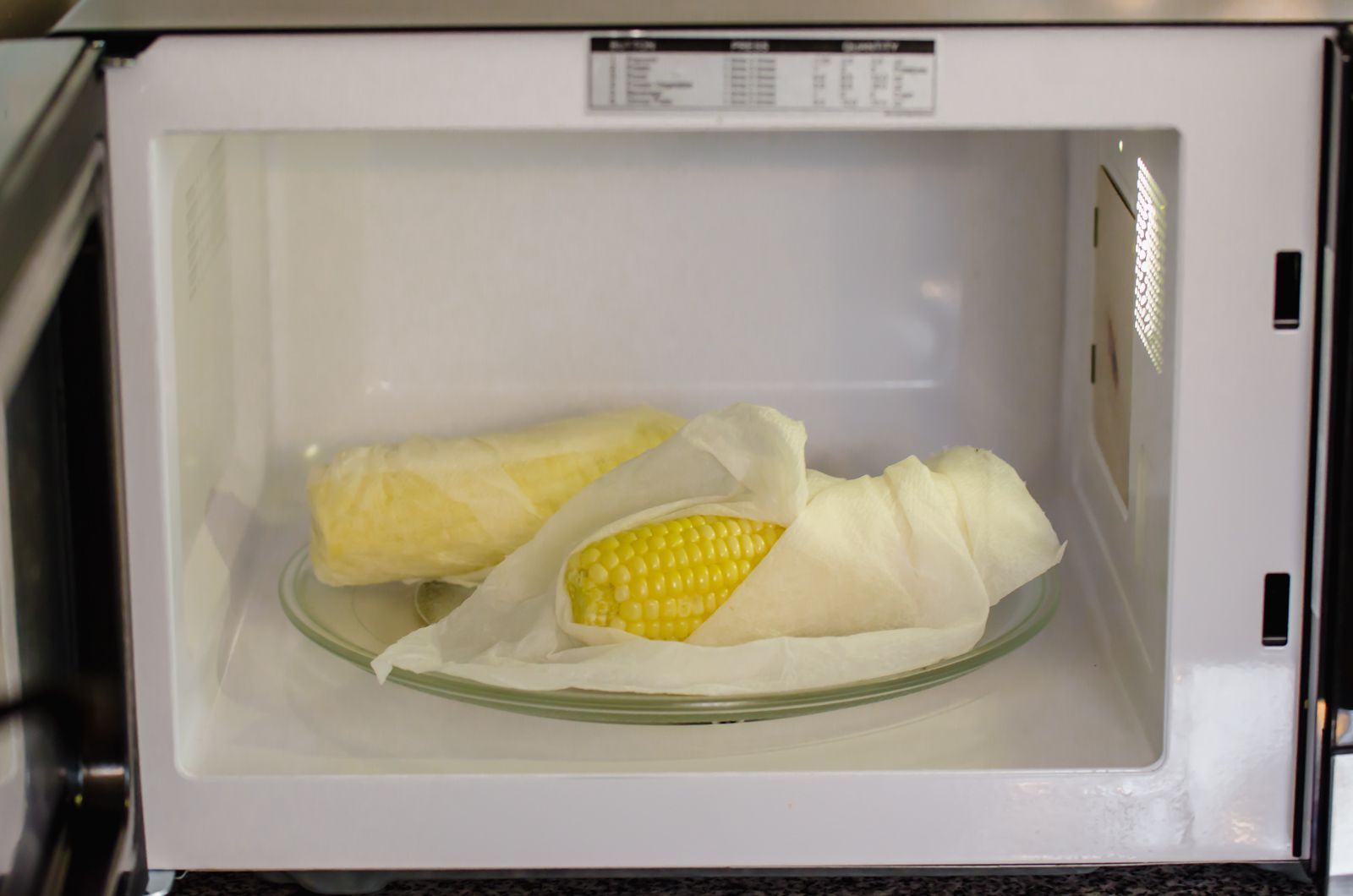 Can I Reheat Corn on the Cob in the Microwave