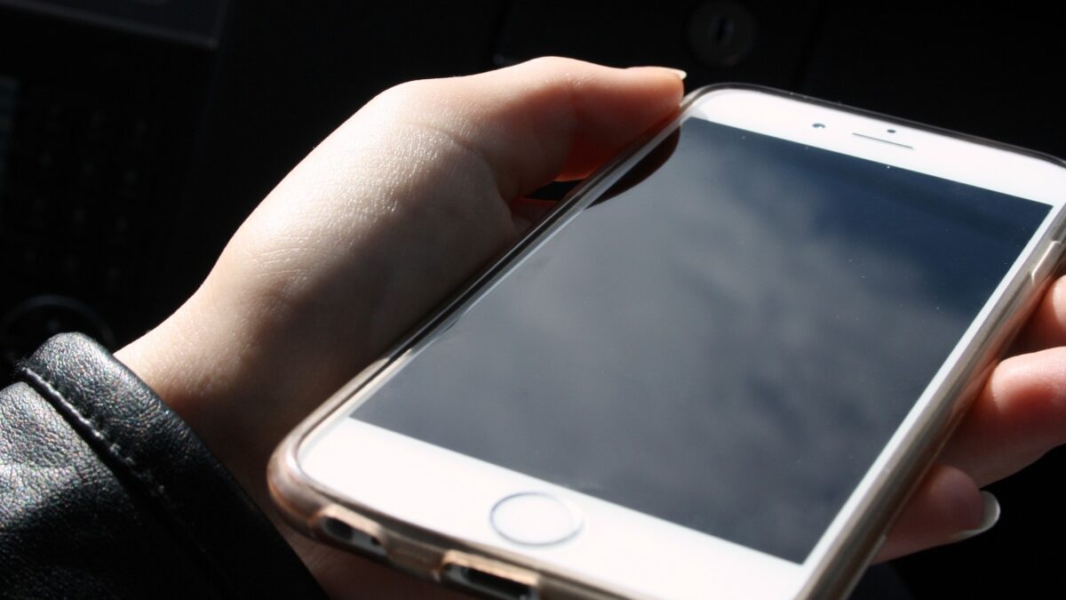AuのIphoneでアンテナが立たない原因と圏外からの即効復旧手順