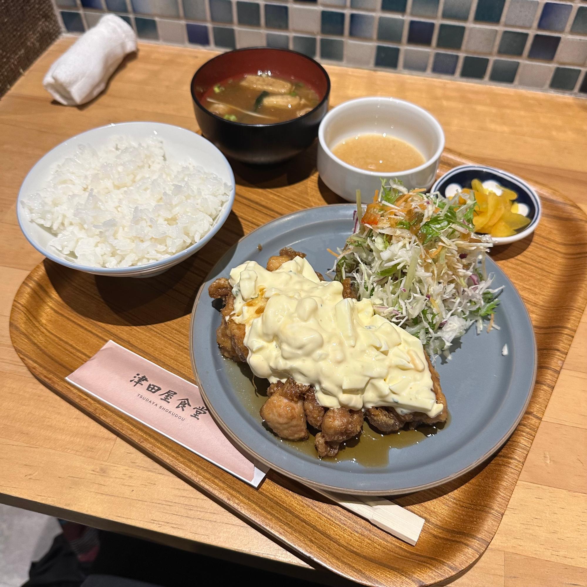 津田屋食堂の看板メニューと評判を徹底解剖！混雑や最新営業情報まとめ