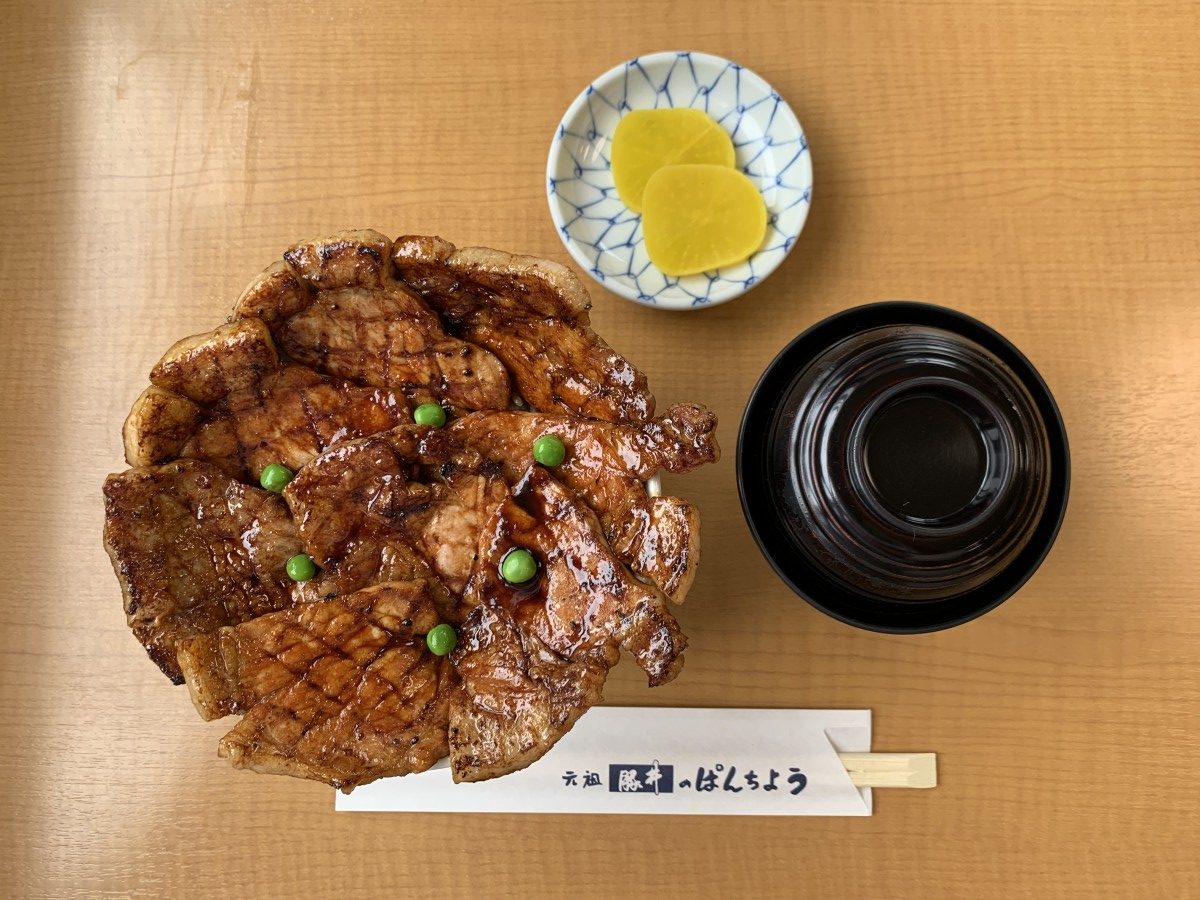 伝説の味「元祖 豚 丼 の ぱんちょう」極上の一杯と最新行列回避策
