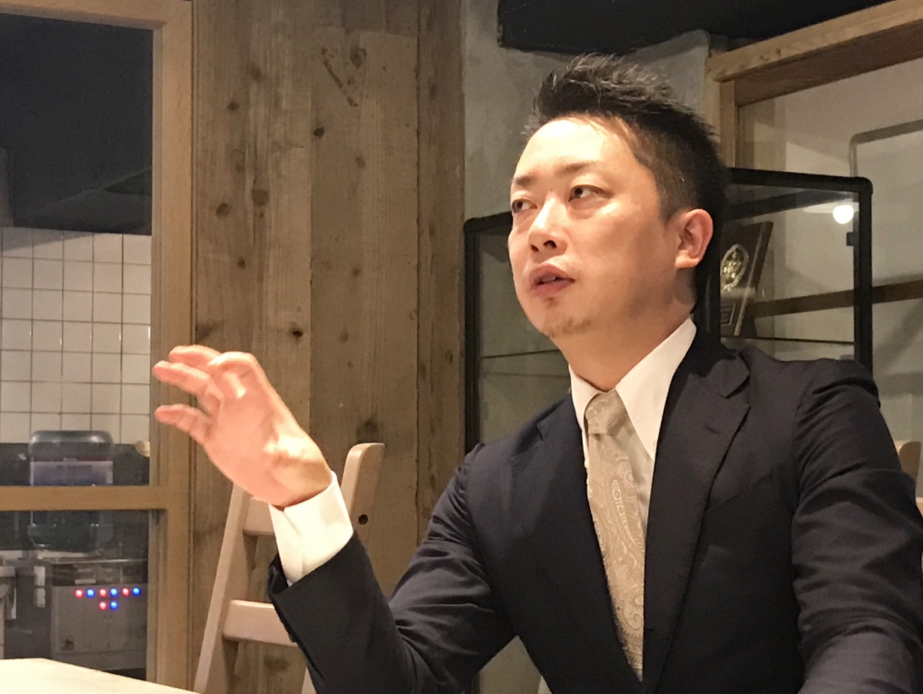 飲食店経営者のリアルな年収と廃業理由｜2026年最新の勝ち残り戦略