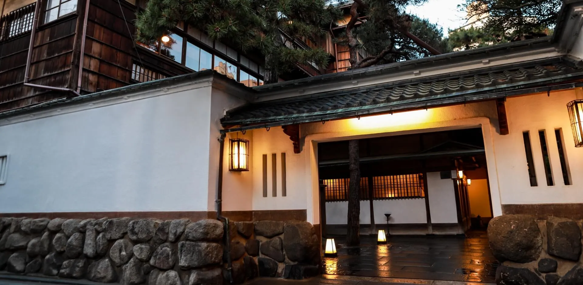 鍋茶屋光琳の現在に驚きの声！閉店理由の真相と惜しまれる名物ランチ