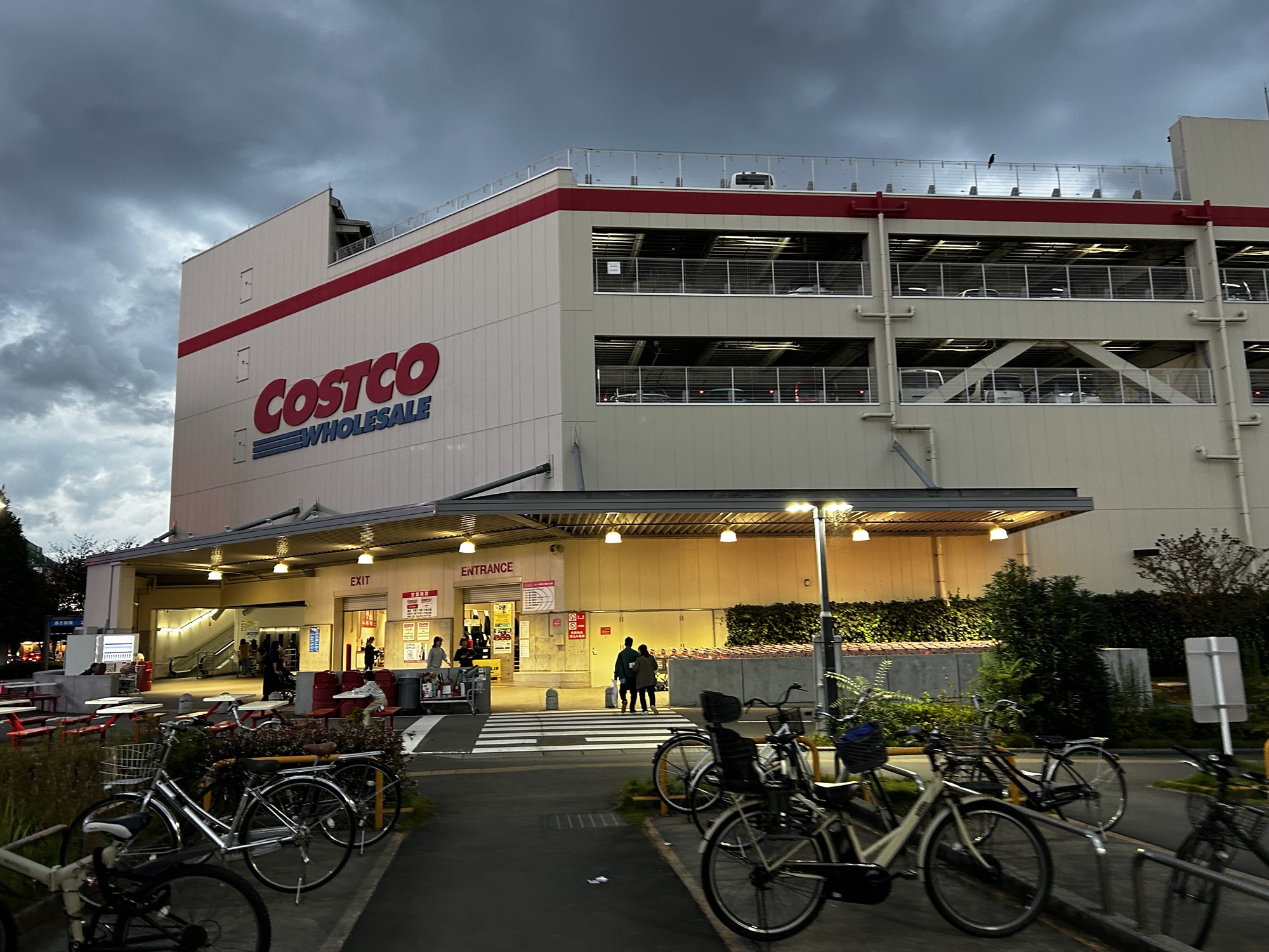 コストコ入間倉庫店の混雑回避術！駐車場と給油事情の真相を追う