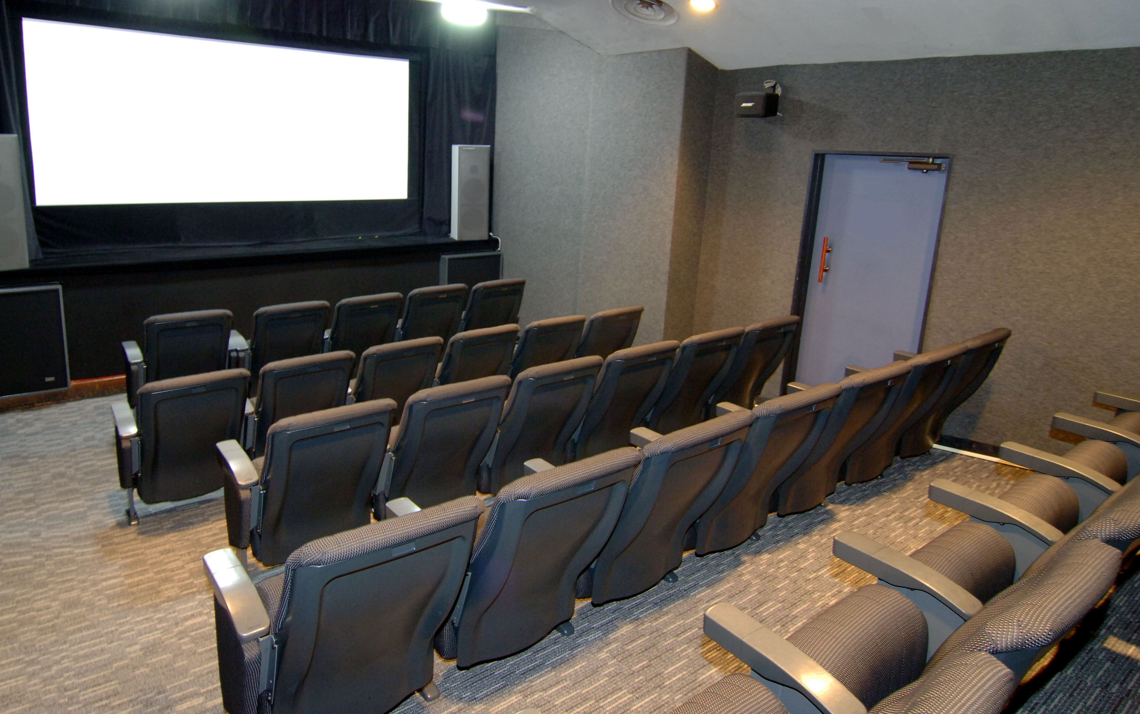 銀座Tcc試写室の料金・座席数と利用法｜映画人が集う名所の真価