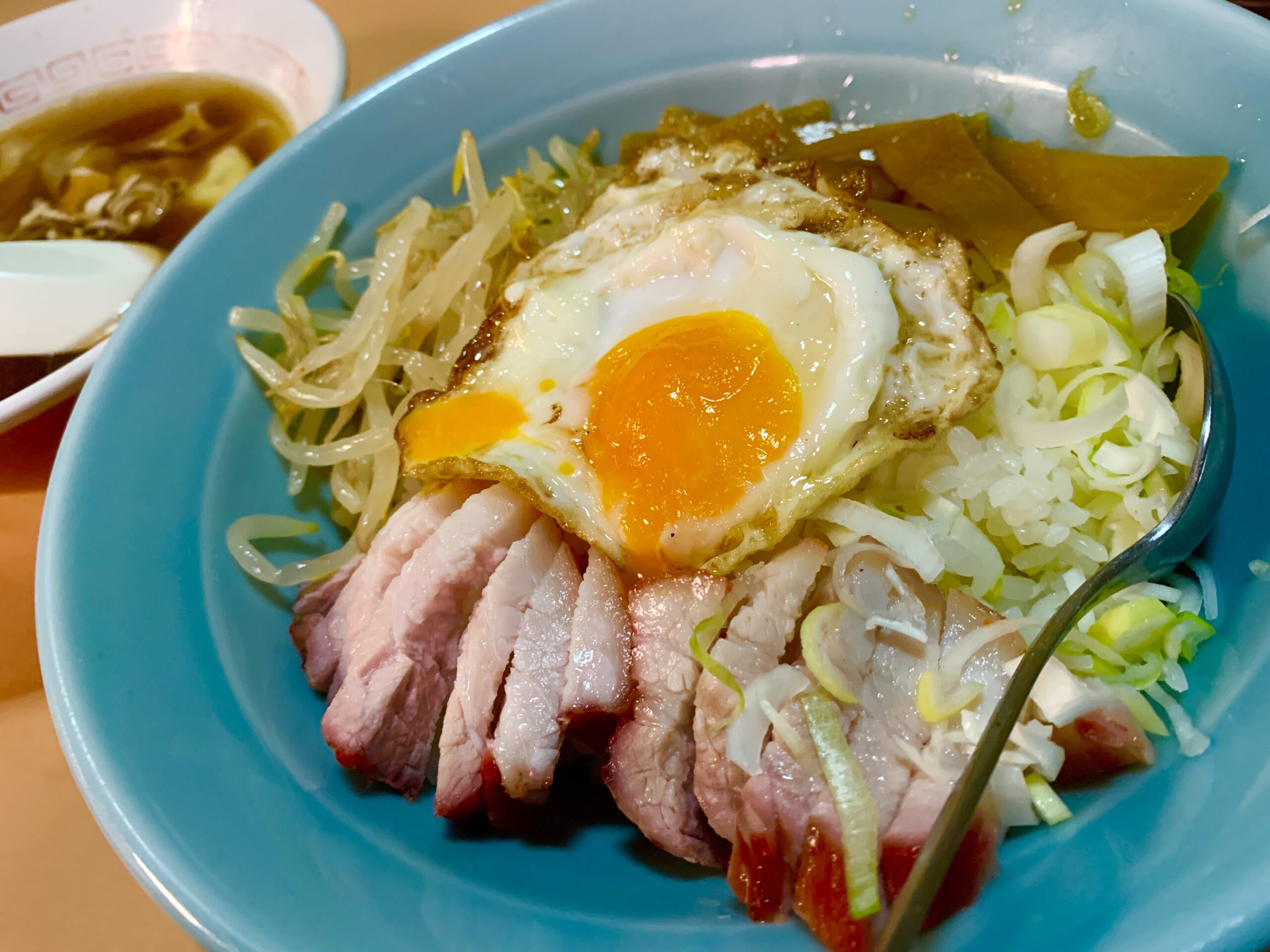 横浜・酔来軒の酔来丼と秘伝タレ！2026年最新の混雑と評判