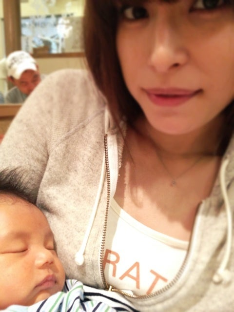 上原多香子の子供の現在と生活拠点！母としての素顔と再起の真相