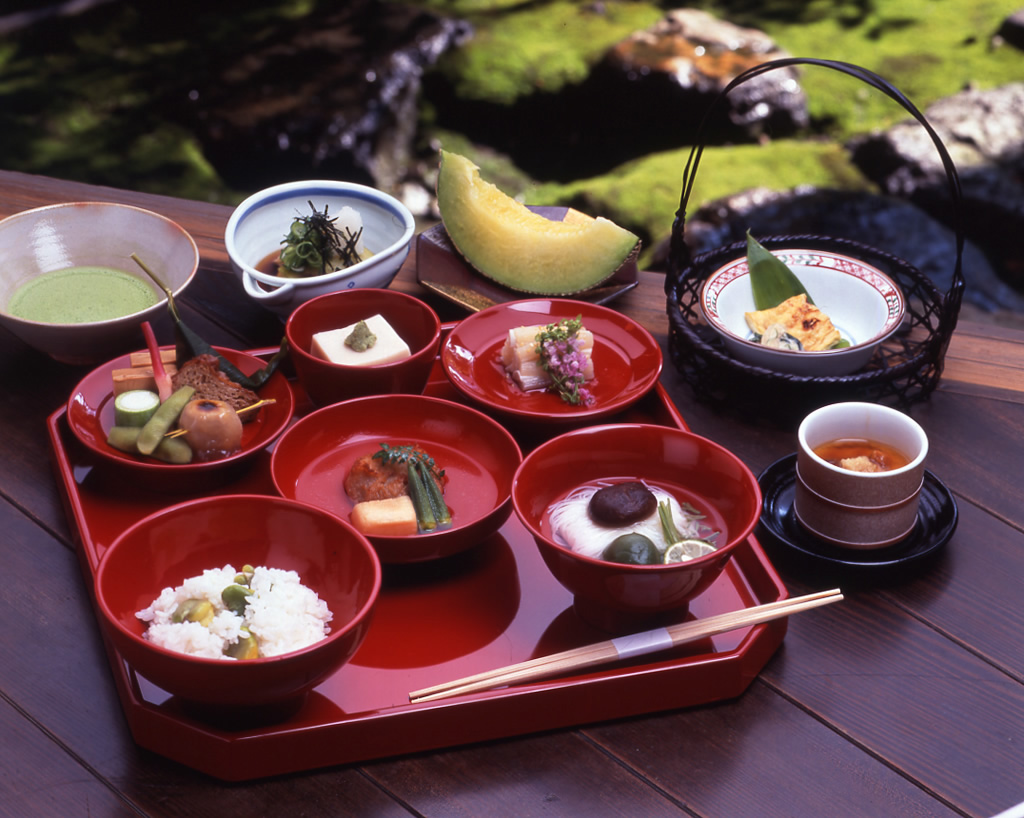 天龍寺「篩月」は予約なしで当日入れる？精進料理の料金差と評判の真相