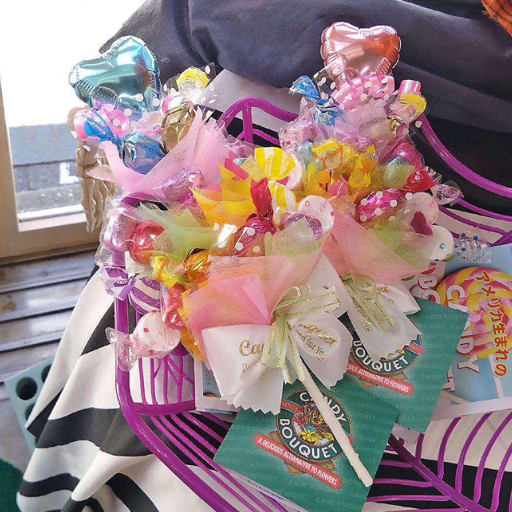 卒業式＆誕生日に大人気！100均で作るお菓子花束の簡単テクニック