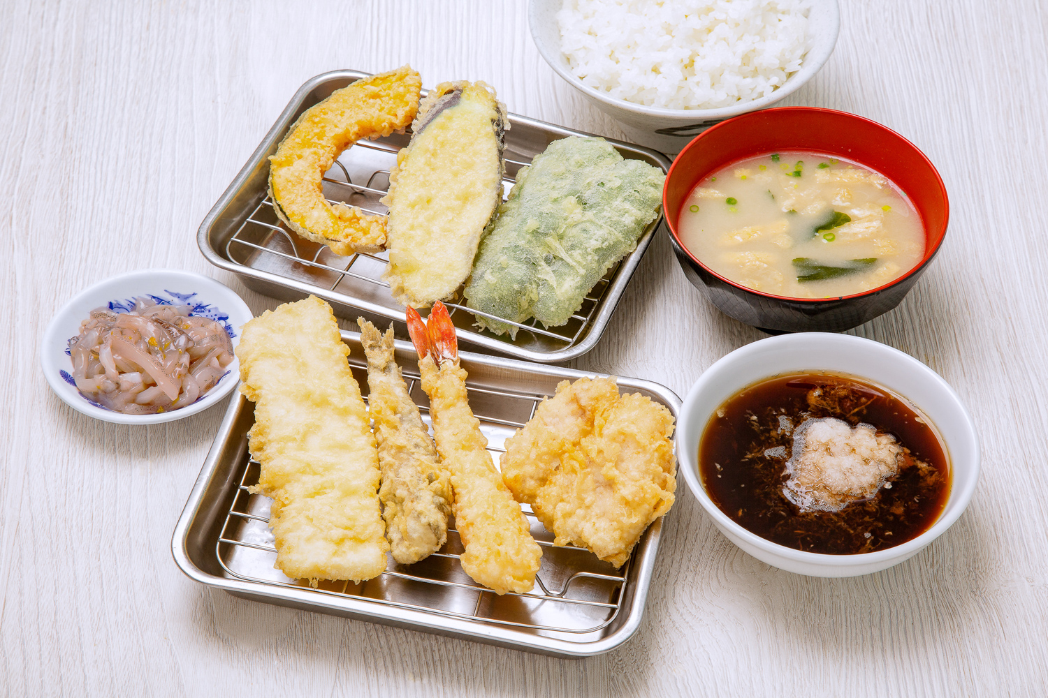 なぜ天ぷらひらおは熱狂を呼ぶのか？名物塩辛の秘密と混雑回避の極意