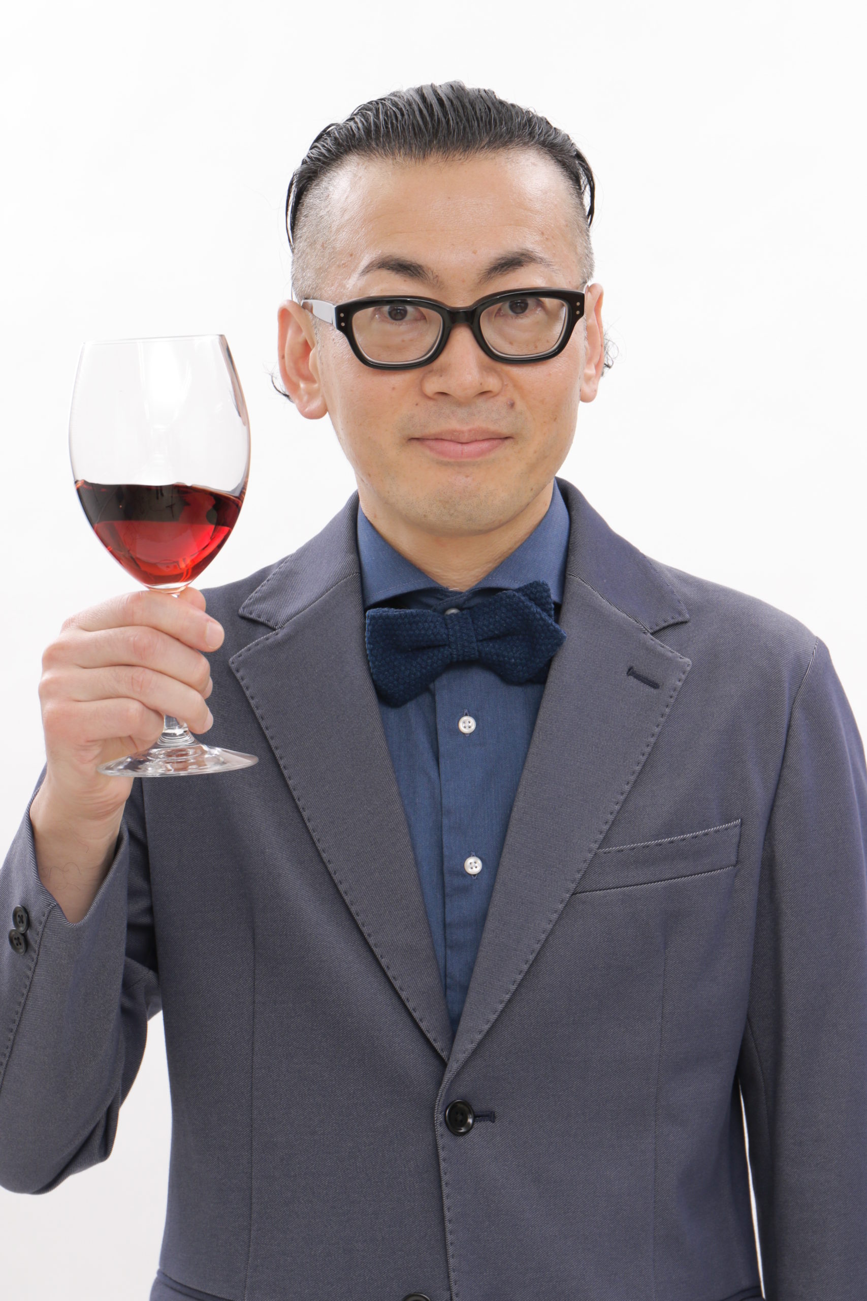 髭男爵ひぐち君の現在！名誉ソムリエ転身と驚きの年収や妻との私生活