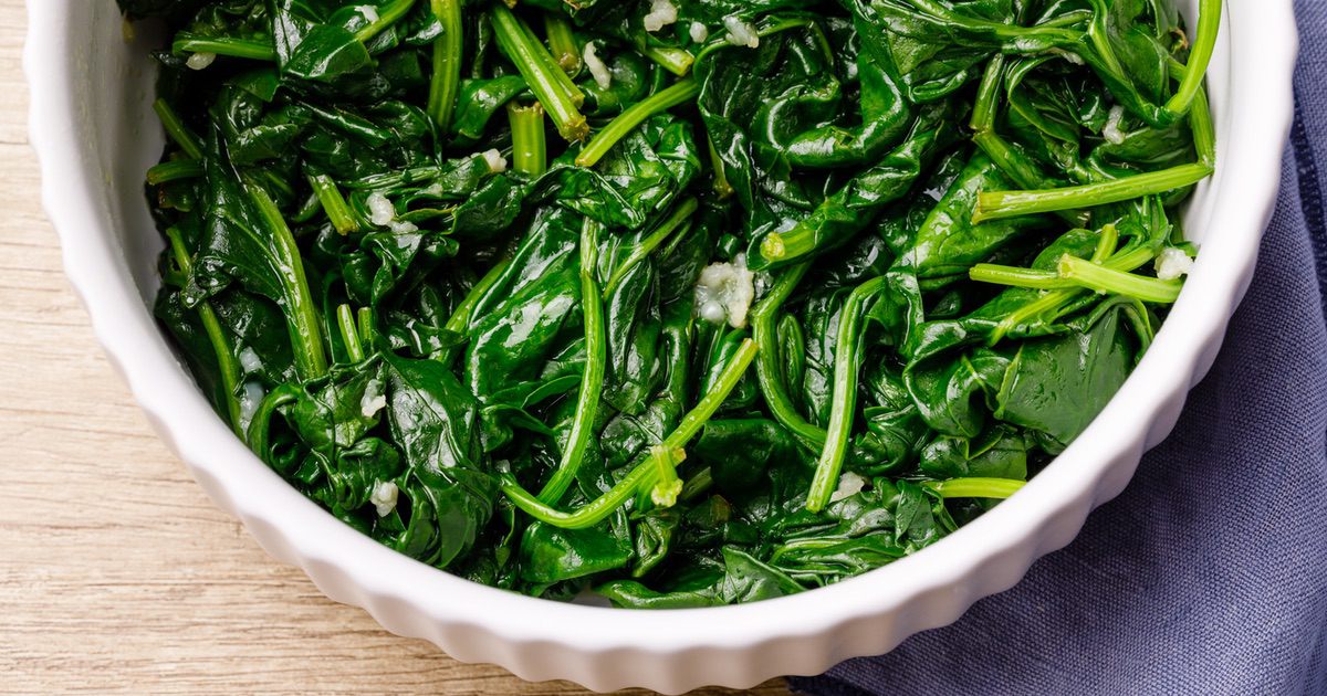 How to Cook Raw Spinach in the Microwave