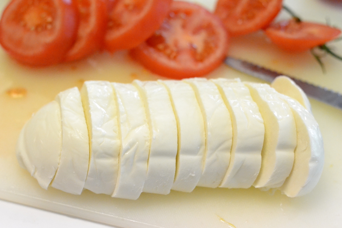 How to Slice Mozzarella Cheese