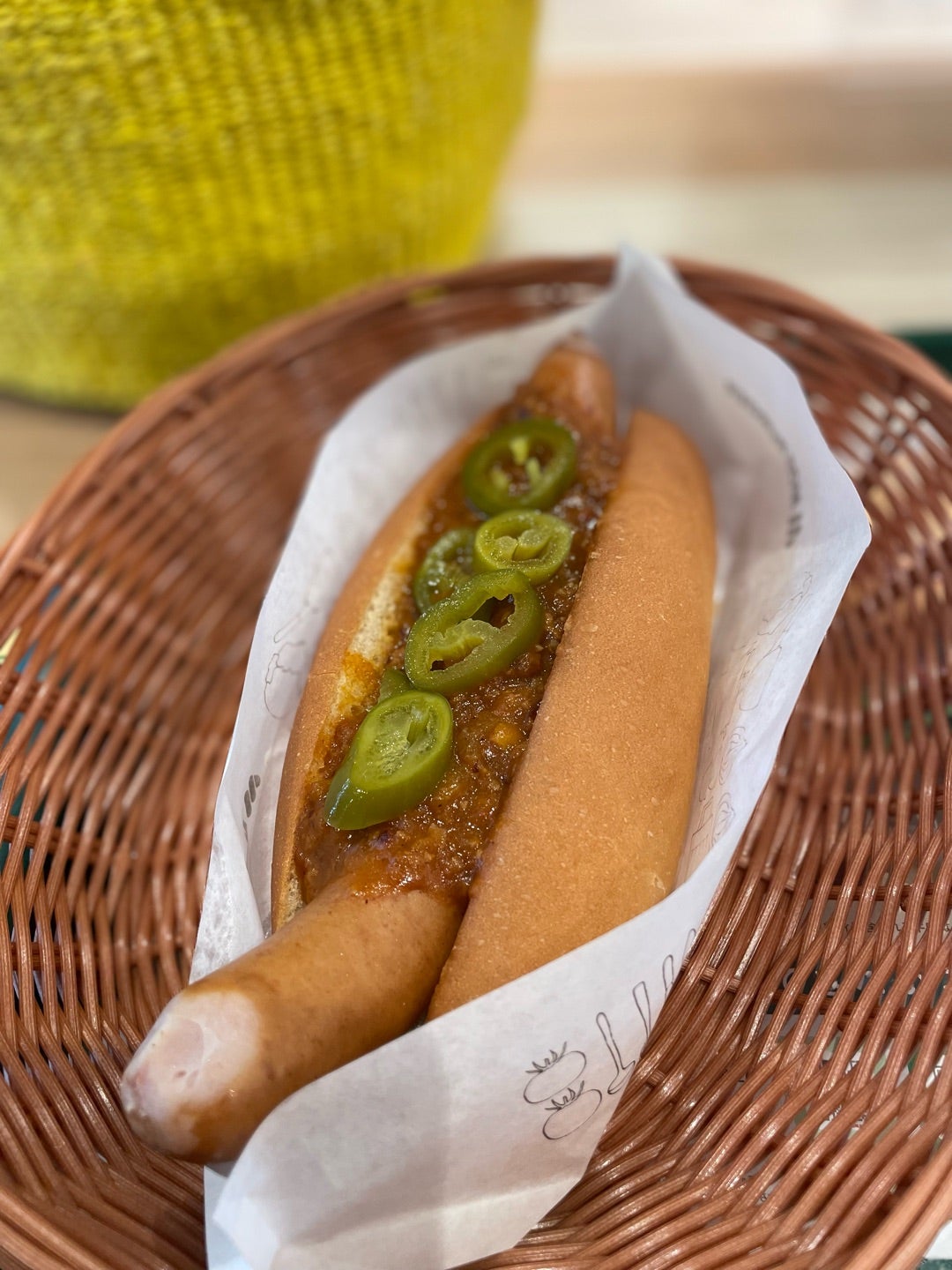 モスバーガーのチリドッグはなぜ旨い？辛さの秘密とファン熱狂の理由