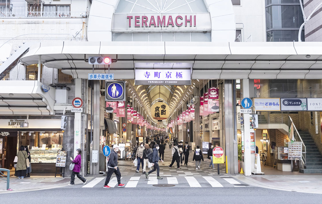 京都新京極商店街の今！食べ歩きマナーと最新グルメ・歴史を徹底解説