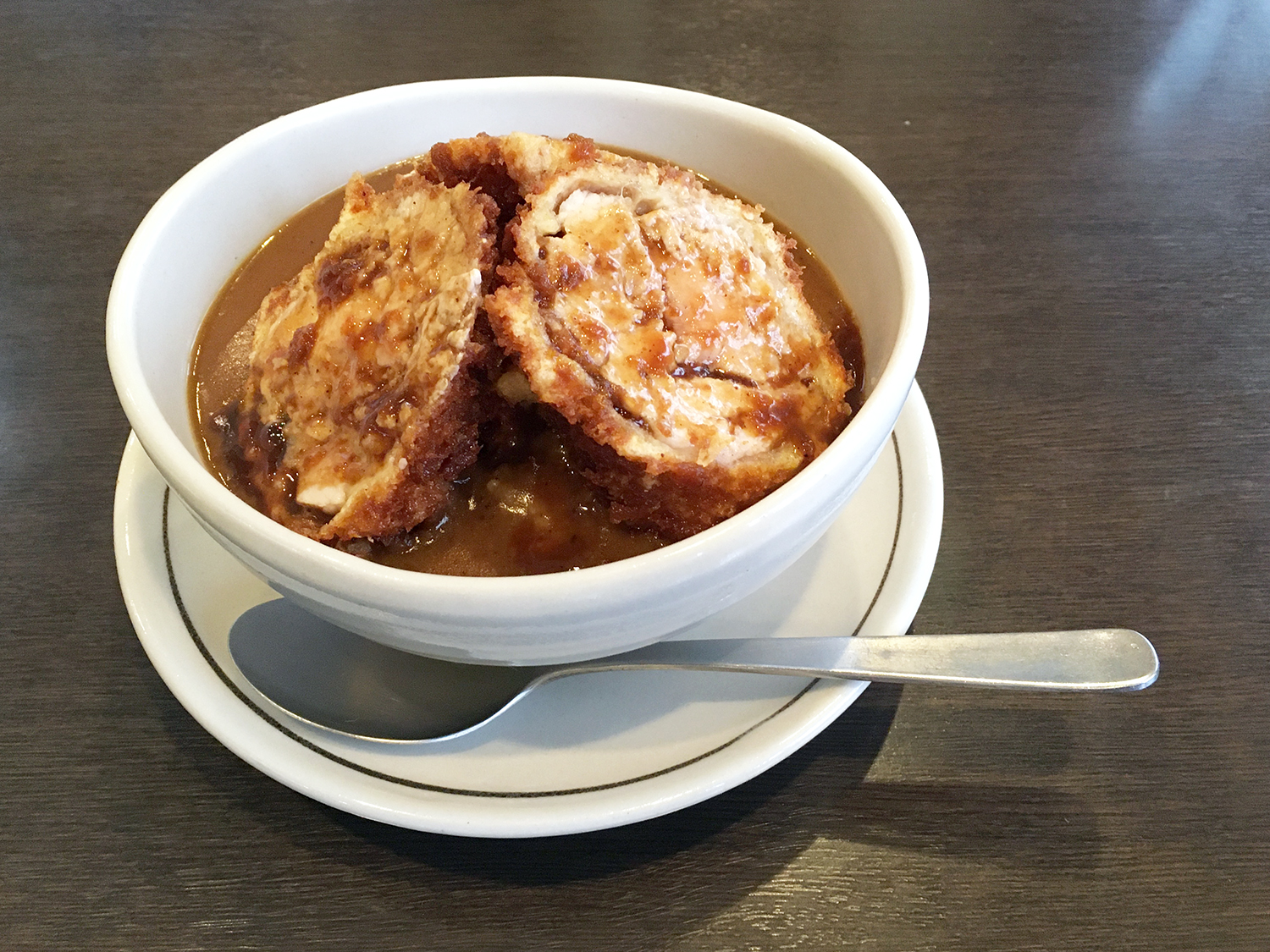 新宿の老舗とんかつ王ろじ「とん丼」の魅力と行列攻略法を徹底解説