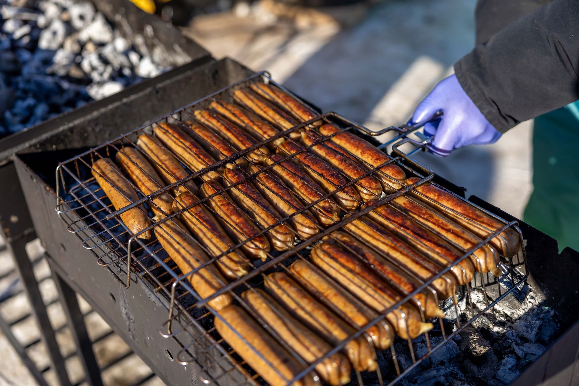 How to Cook Frozen Brats