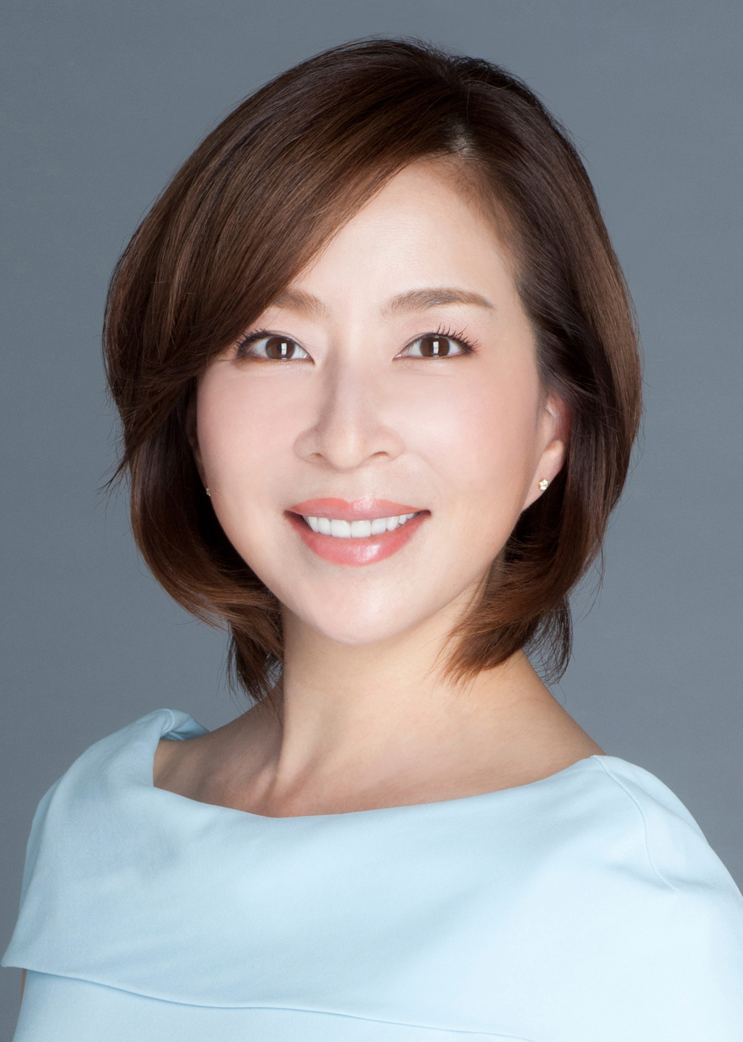 宝塚の常識を壊した男役・真矢みき伝説！舞台裏の秘話と現在の躍進