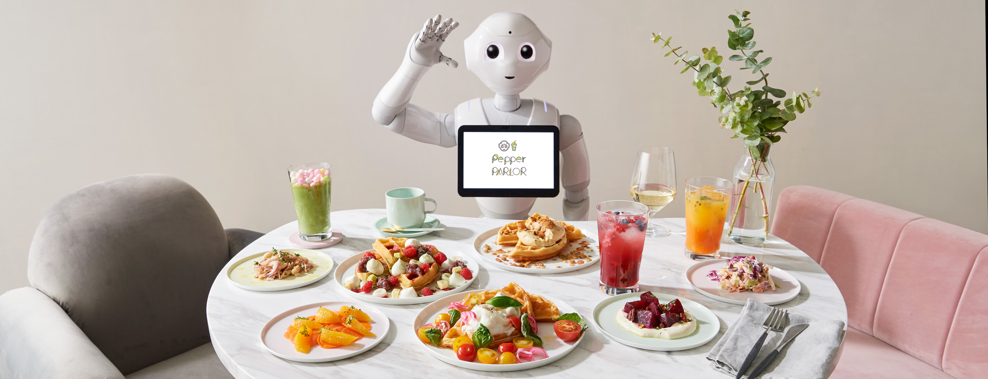 ロボットが接客する渋谷の未来型カフェ！ペッパーパーラー体験の全貌