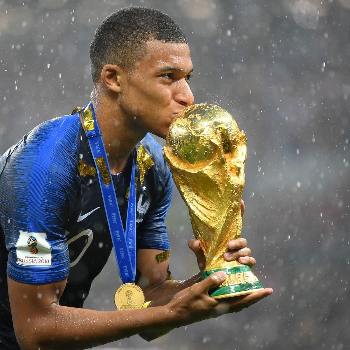 W杯トロフィーの衝撃価値と純金の謎！触れる条件や盗難事件の真相