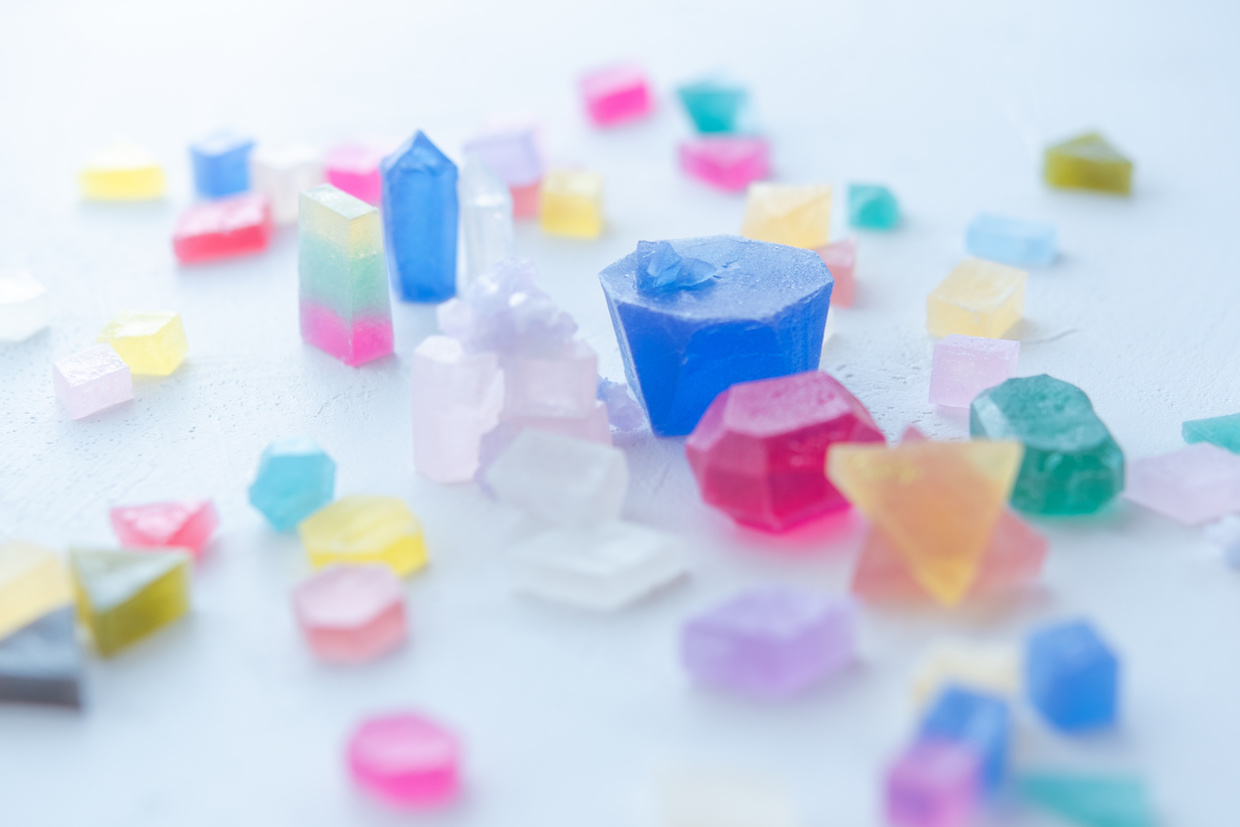 「食べる宝石」琥珀糖とは？人気の秘密と失敗しない作り方を徹底解説