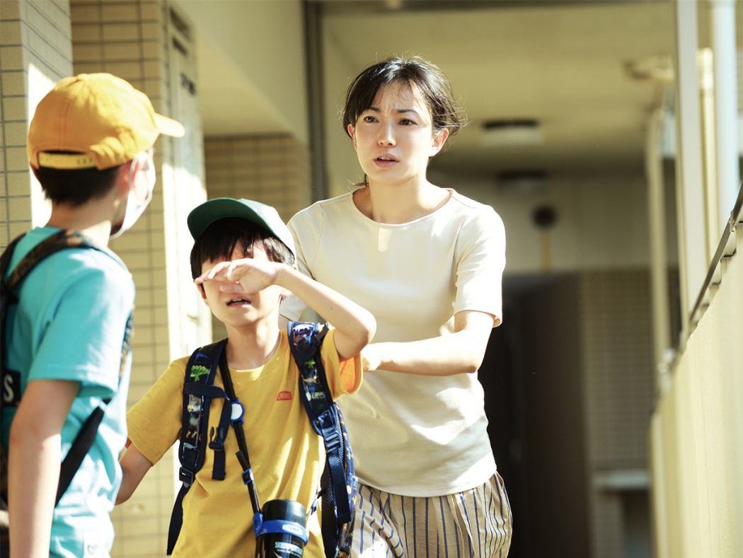 菅野美穂の子供は何人？年齢・名門小学校お受験と堺雅人との育児論