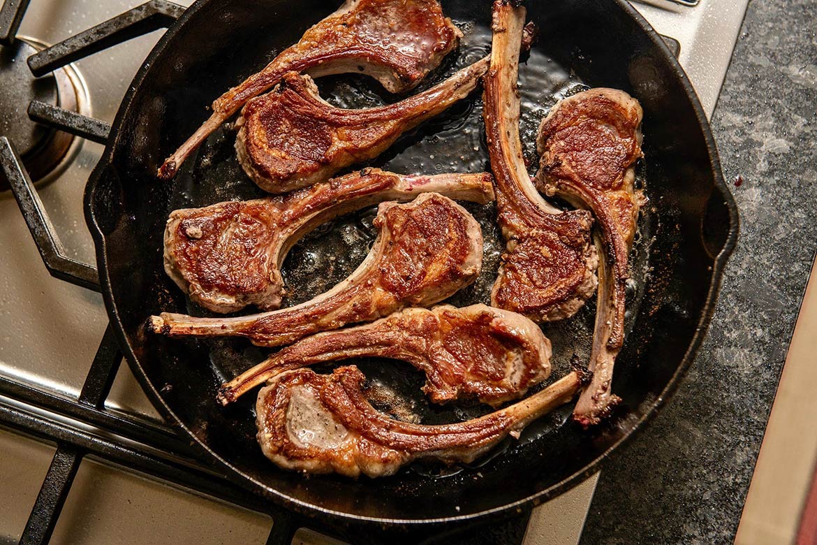 How to Cook Lamb Chops in the Pan