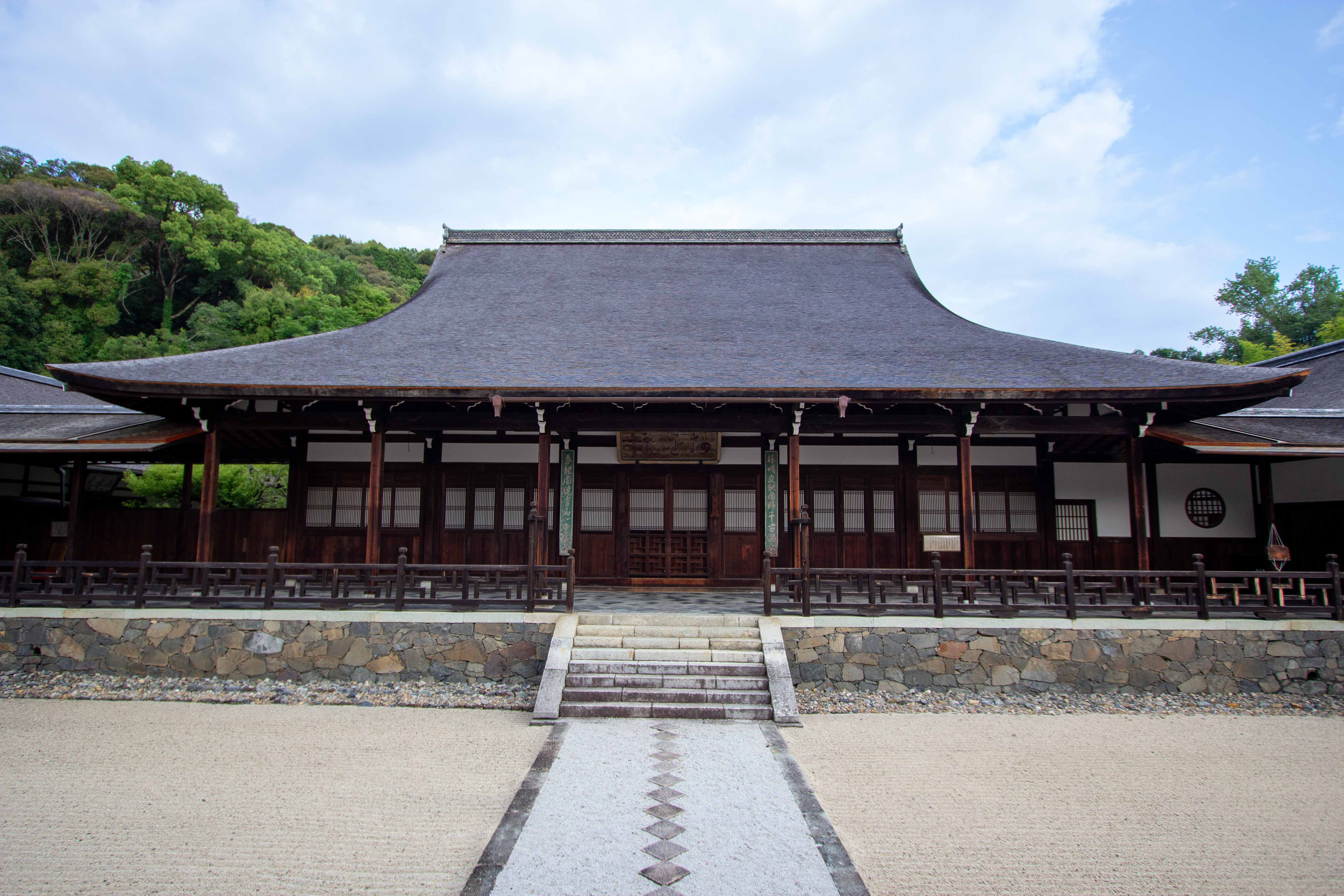 なぜ京都宇治に中国明朝の異界が？黄檗宗大本山・萬福寺の謎と普茶料理