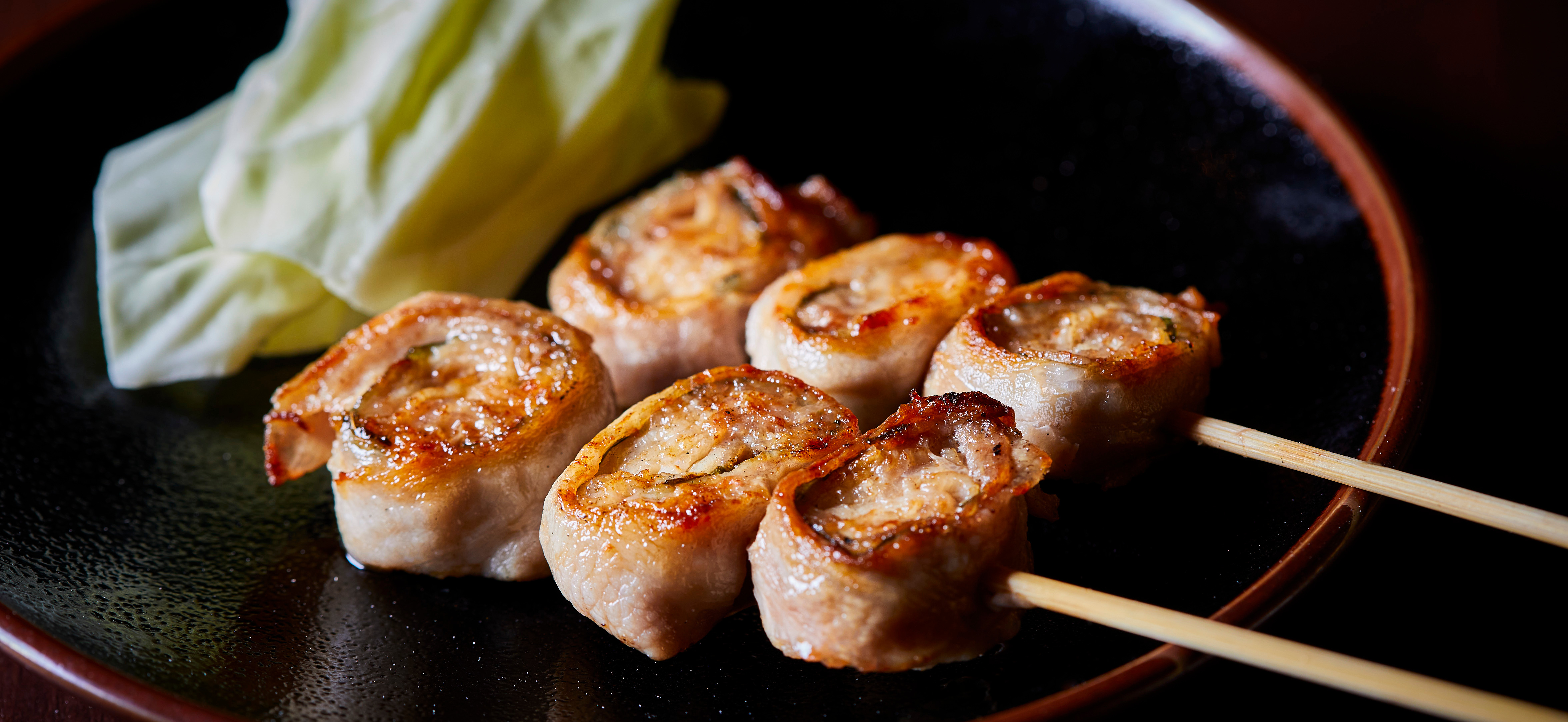 【2026最新】岡山の焼き鳥テイクアウト激変！名店から絶品隠れ家まで「おうち本格居酒屋」を極める厳選ルートと銘柄鶏のリアル