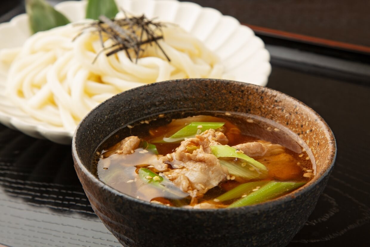 名店のコクを家で再現！絶品つけ汁うどんレシピ黄金比とプロの隠し味